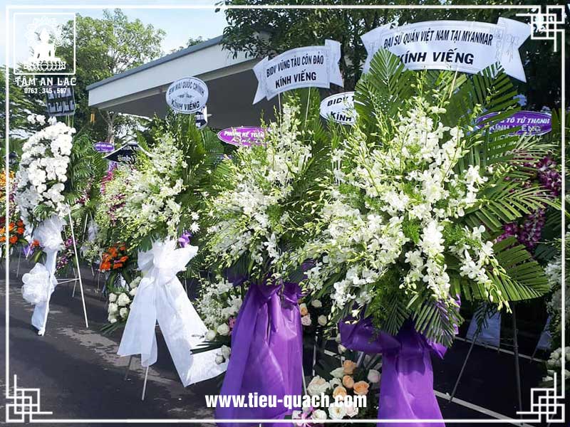 Vòng hoa tang lễ theo phong tục người miền Nam